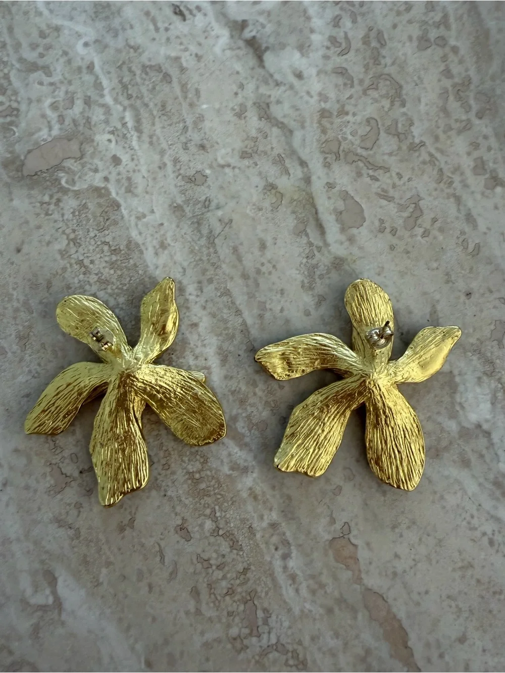N/A elegant gold
